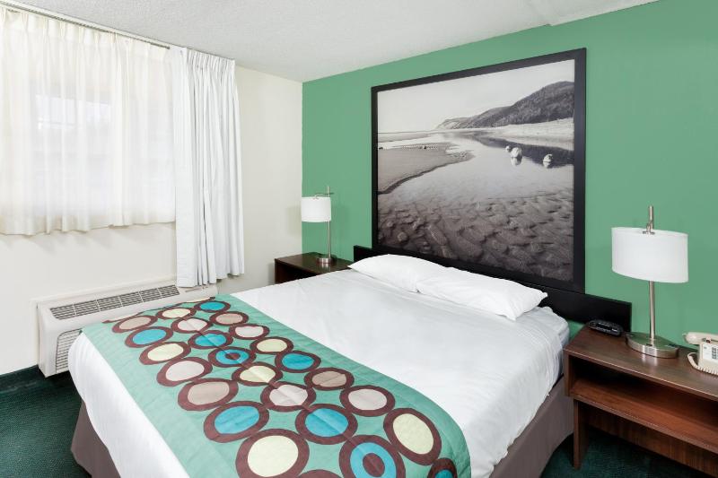 One-bedroom, Deluxe Queen Suite, First Floor, Exterior Corridor, Non-Smoking image 2