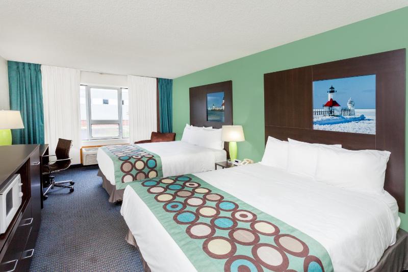 Twin Room with 2 Queen Beds, Exterior Corridor, Non-Smoking image 3