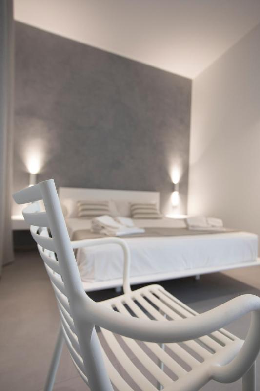 One-Bedroom Apartment image 2