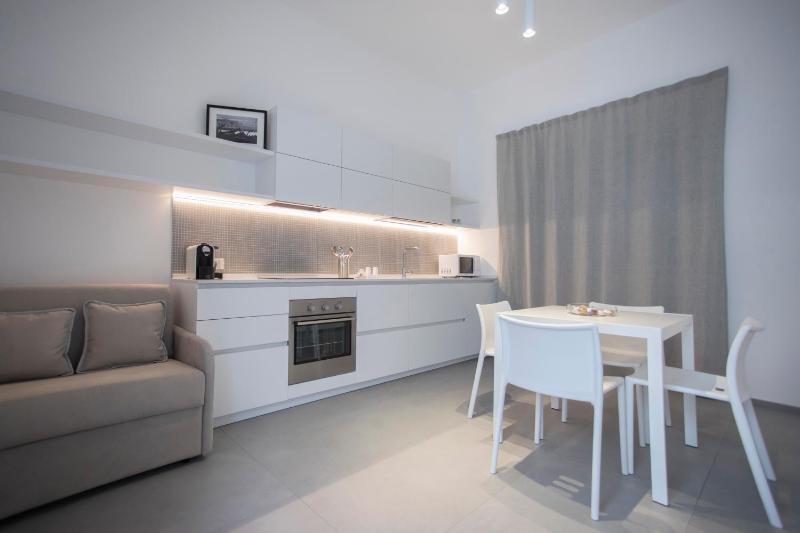 One-Bedroom Apartment image 3