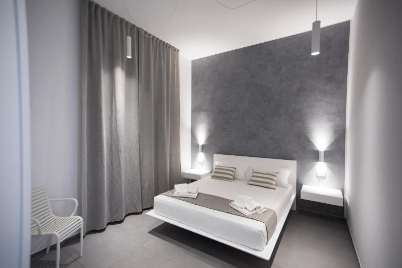 One-Bedroom Apartment image 4