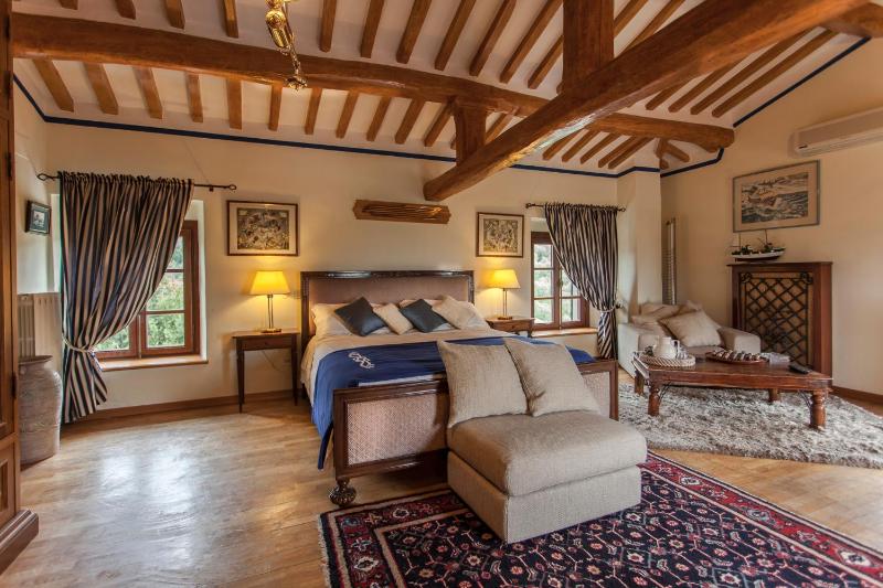 Double Room with Pool View image 1