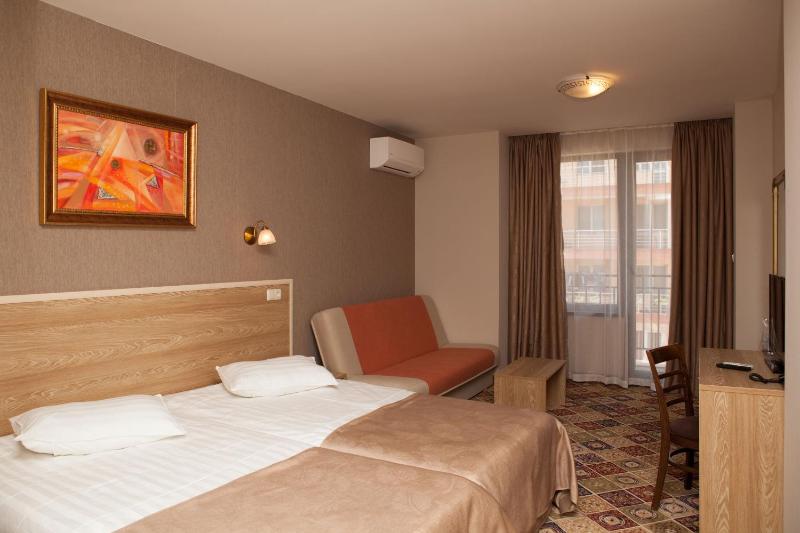 Deluxe Double Room with Extra Bed (3 Adults) image 1