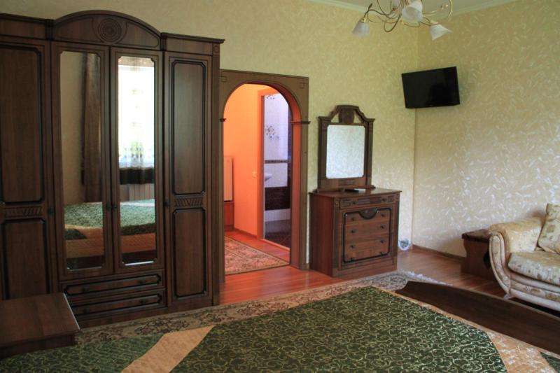 One-Bedroom Suite image 3
