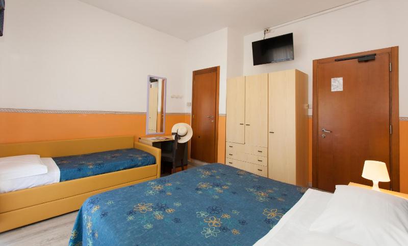 Triple Room image 4