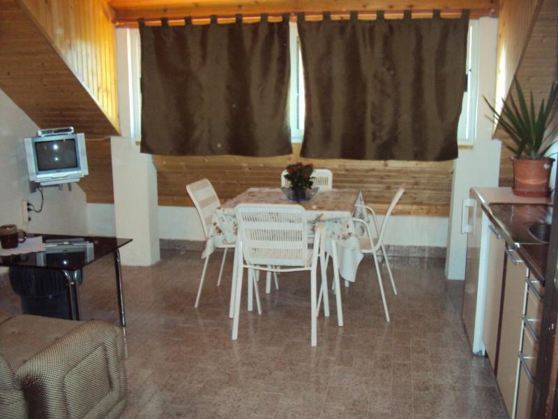 Studio (4 Adults) image 3