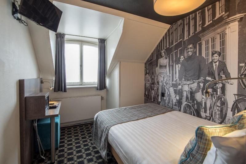 Small Double Room image 1