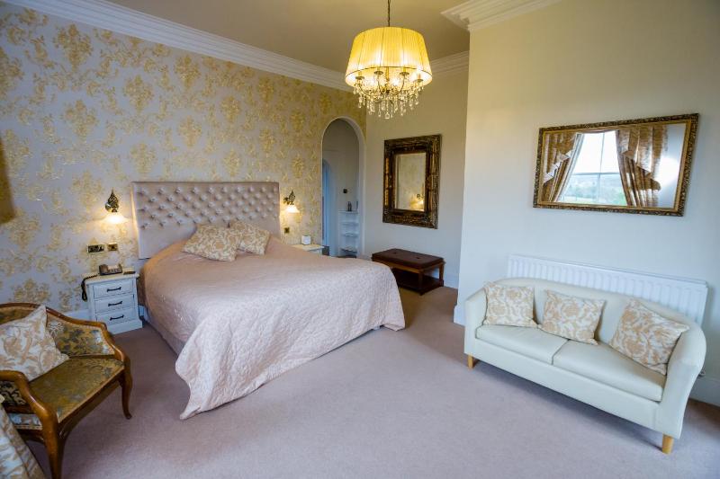 Luxury Suite image 4