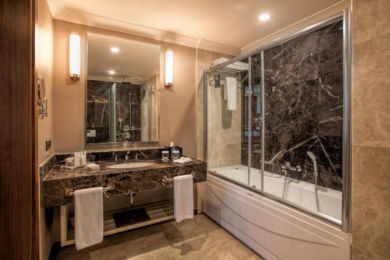Three-Bedroom Presidential Suite  image 3