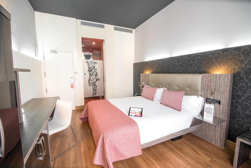 Double or Twin Room (1-2 Adults) image 1