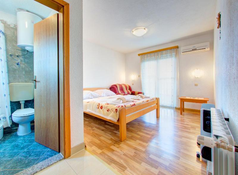 Standard Double Room with Sofa image 3