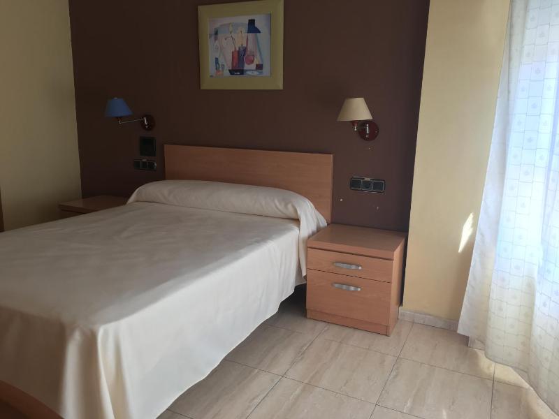 Classic Double Room with City View image 3
