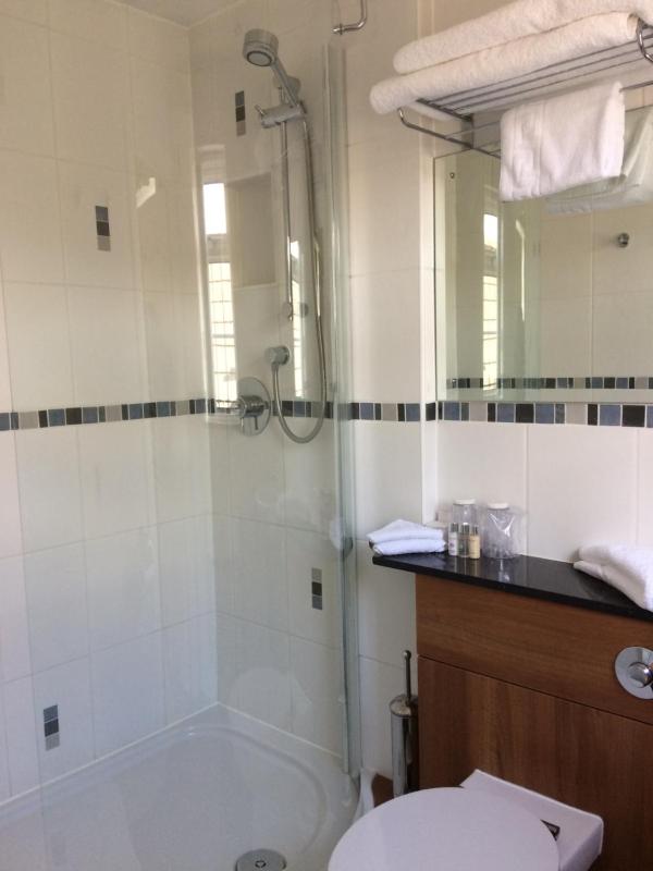 Twin Room image 4
