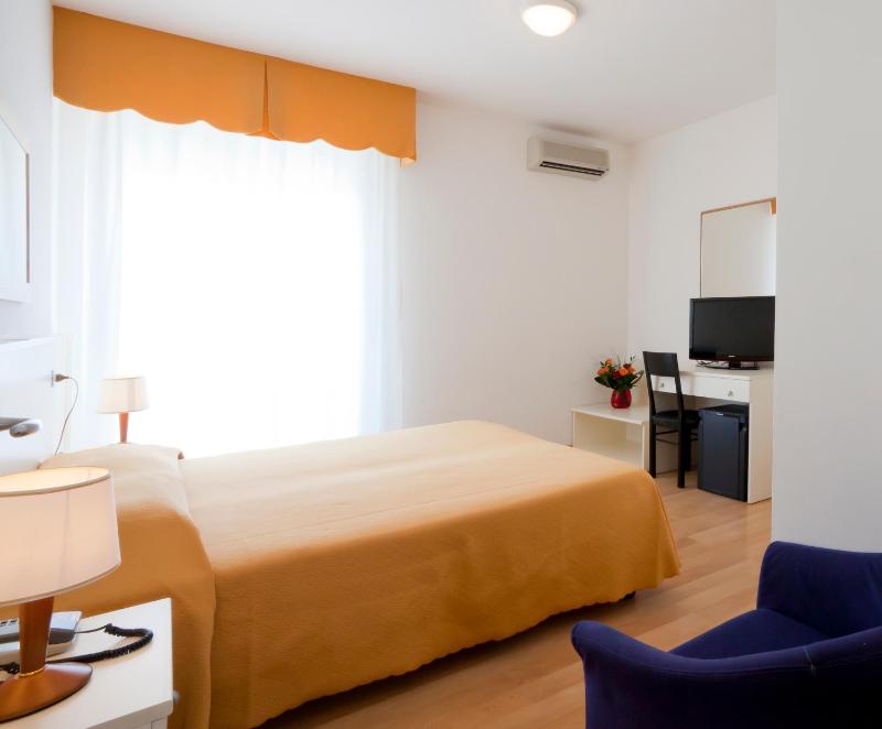 Two Connecting Double Rooms image 1