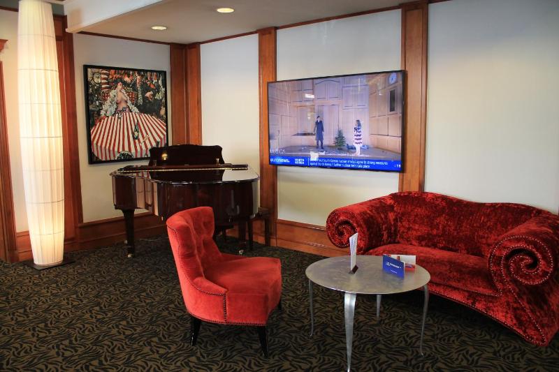 The New Midi Hotel - image 11