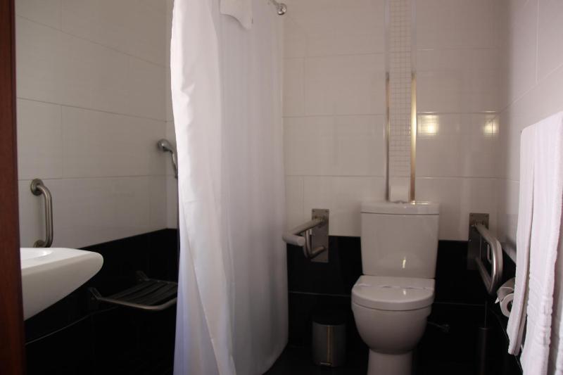 Standard Double or Twin Room image 2
