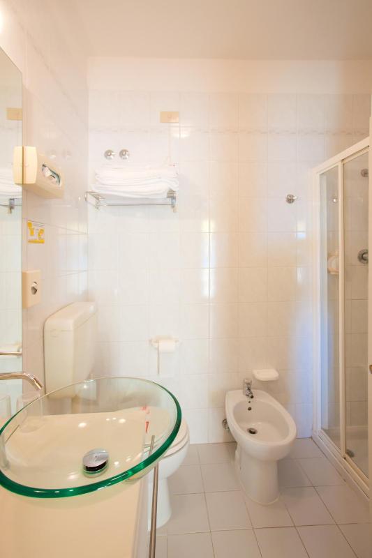 Single Room image 3
