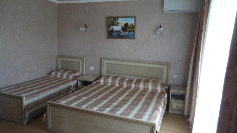 Comfort Triple Room image 1
