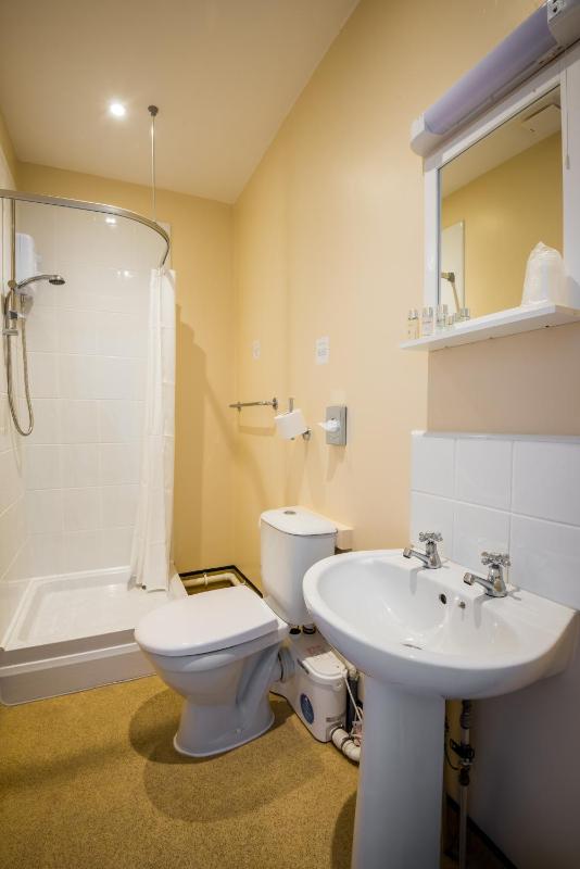 Twin Room image 3