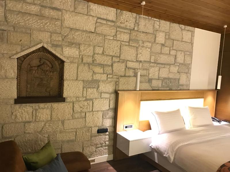 King Room with Pool View image 3