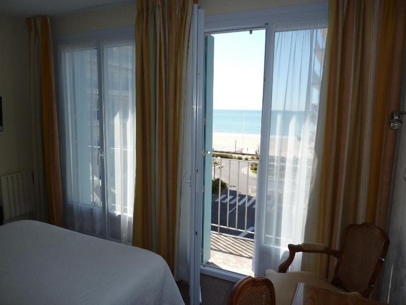 Superior Double Room with Sea View image 2
