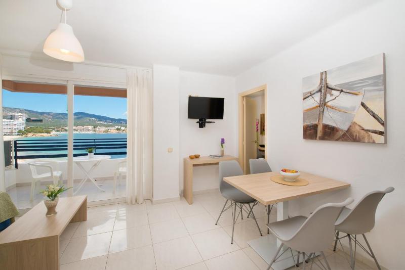 Apartment with Sea View image 2