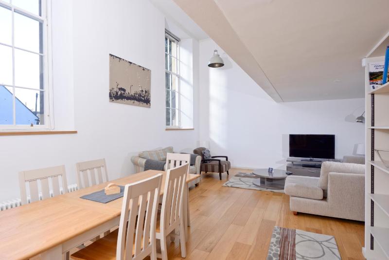 Classic Two Bedroom Apartment  image 3