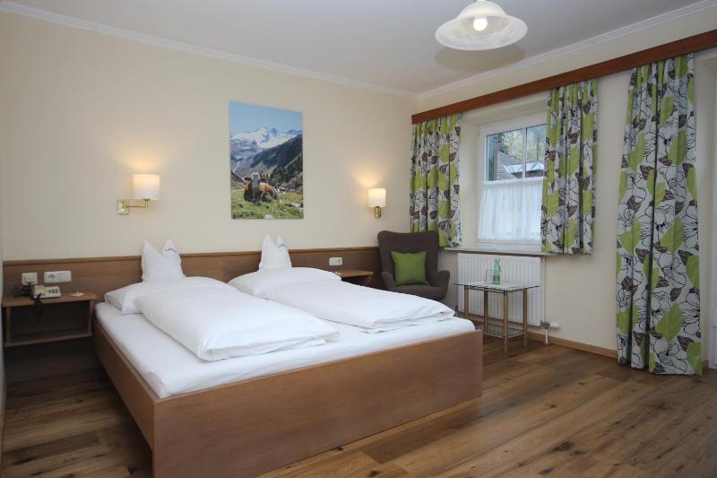Triple Room with Balcony image 3
