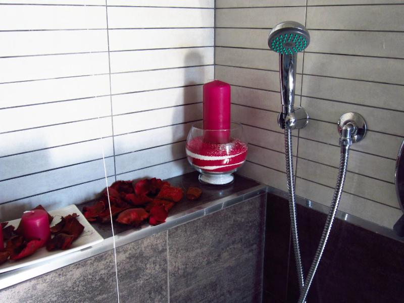 Double Room with Balcony image 3