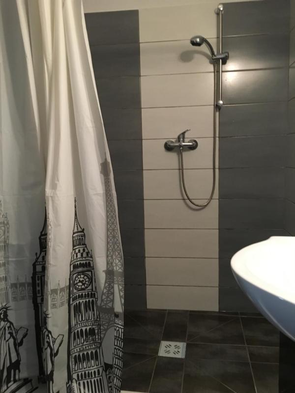 Standard Queen Room image 1