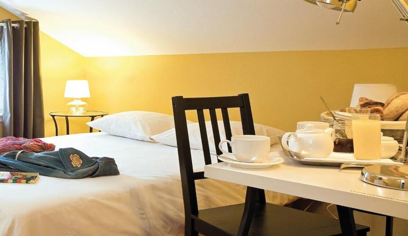 Double Room image 2