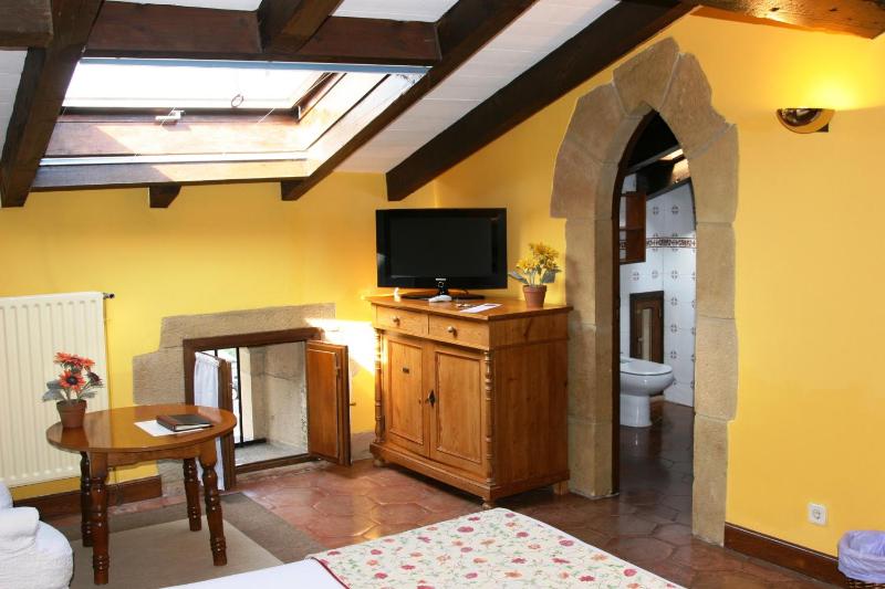 Double or Twin Room with Extra Bed image 2