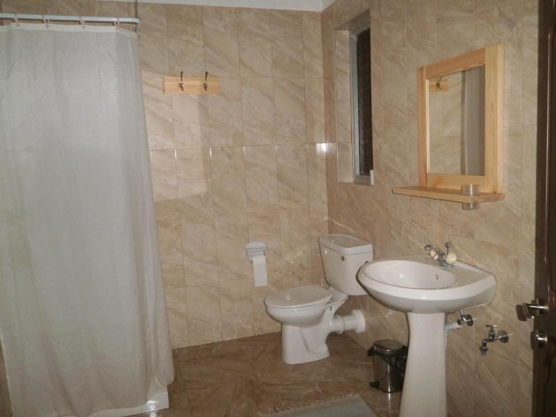 Twin Room with Shower image 4