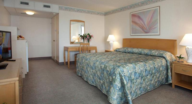 King Deluxe A-1 Room with Poolside View image 2
