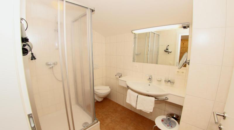 Comfort Triple Room image 4