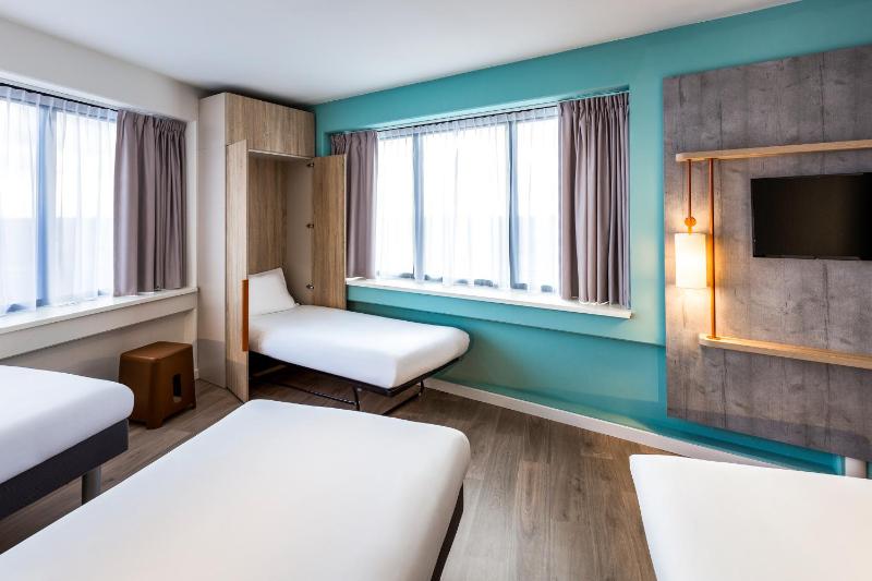 Quadruple Room image 3