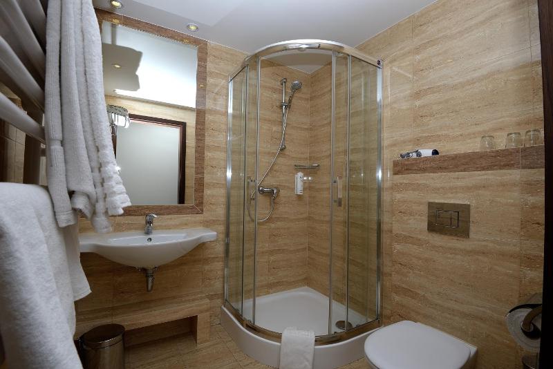 Basic Double Room image 1