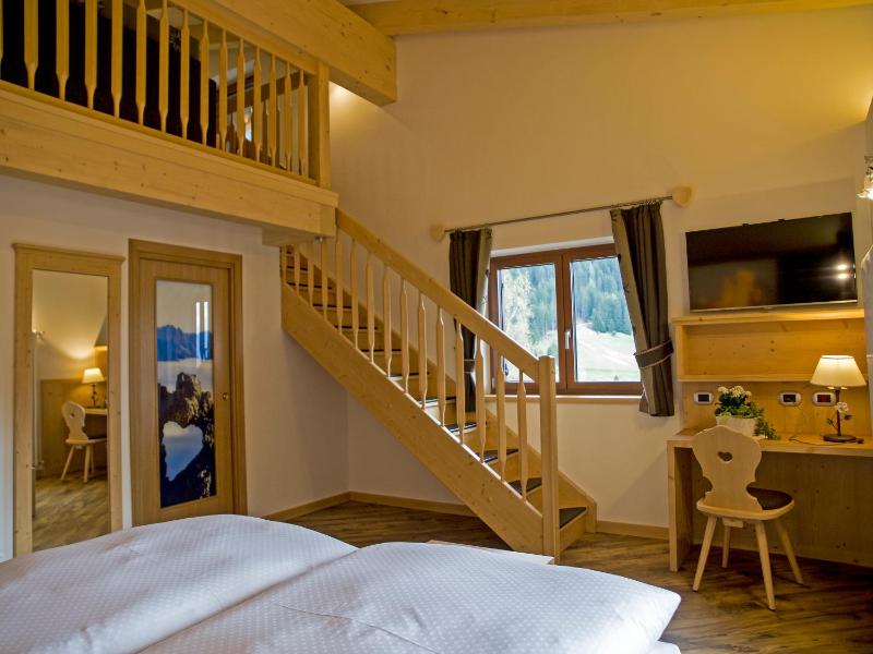 Duplex Junior Suite image 3