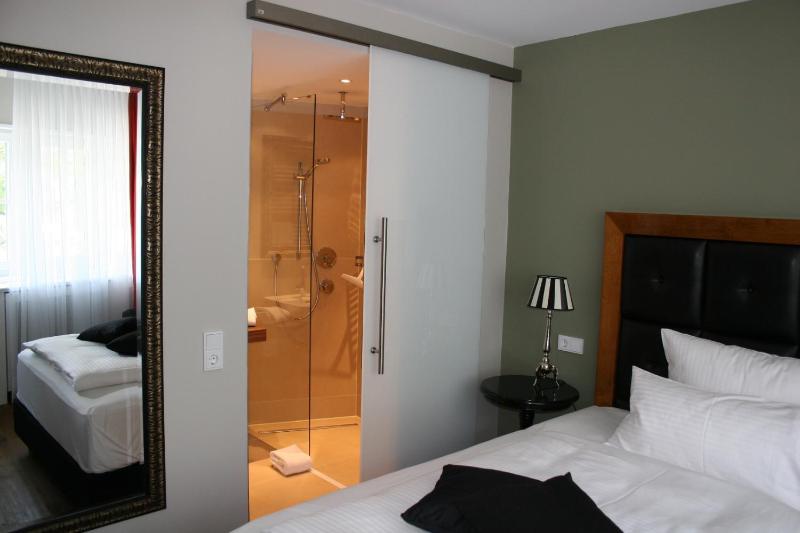 Double Room image 4