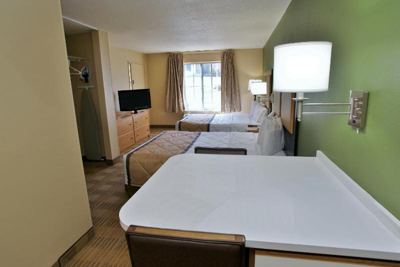 Studio with 2 Queen Beds - Non-Smoking image 3