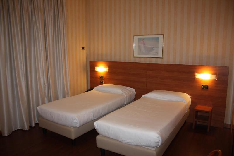 Twin Room - Annex image 1