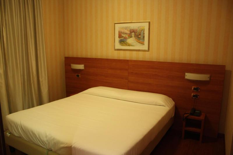 Economy Double Room image 2