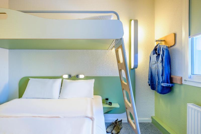 Triple Room with One Double Bed and One Bunk Bed image 4