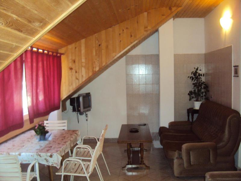 Studio (5 Adults) image 3