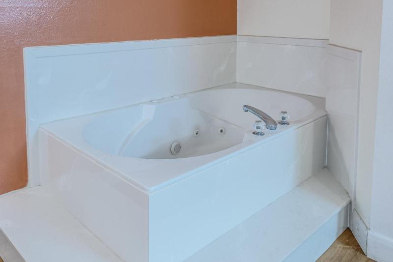 King Suite with Spa Bath image 1