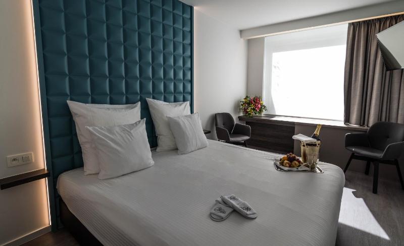 Standard Double or Twin Room image 1