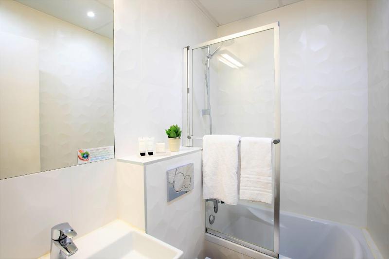 Room Rostand with kitchenette image 3