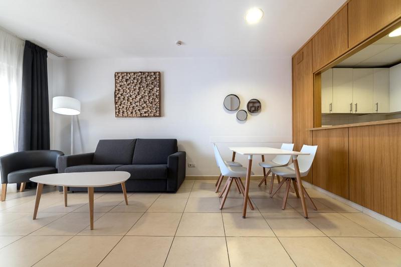 Apartment (4-5 Adults) image 2