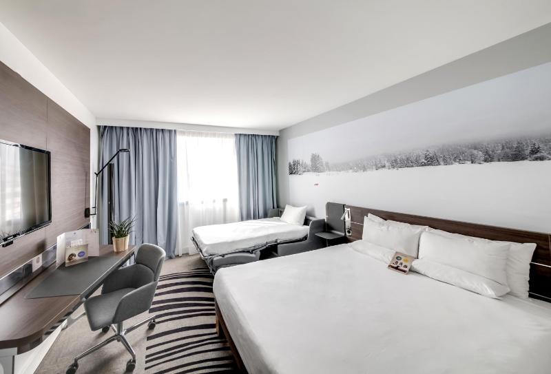 Executive Room with One Double Bed and One Single Sofa Bed  image 3
