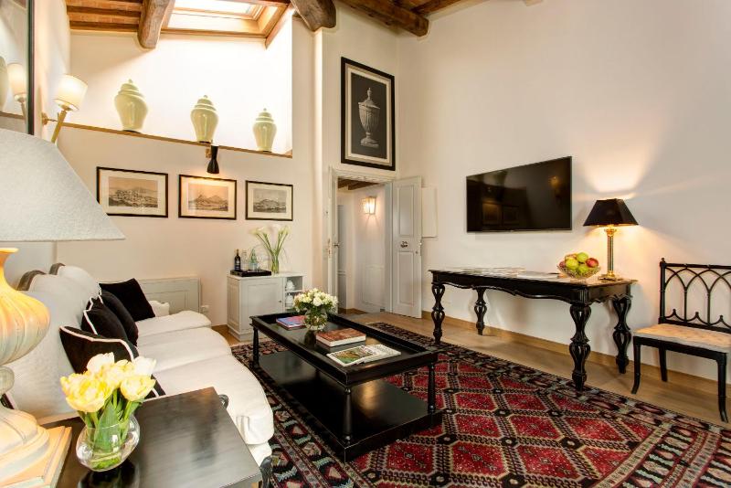 Deluxe Suite image 3